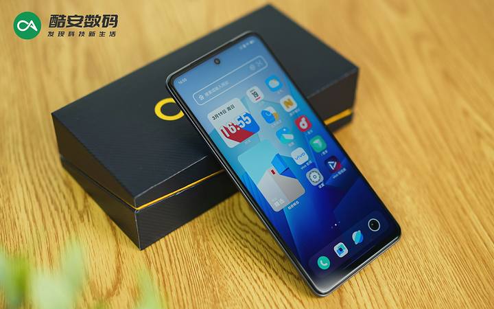 iQOO Z7「深空黑」· 真机图赏】                                                                                                                                                                                                                                       