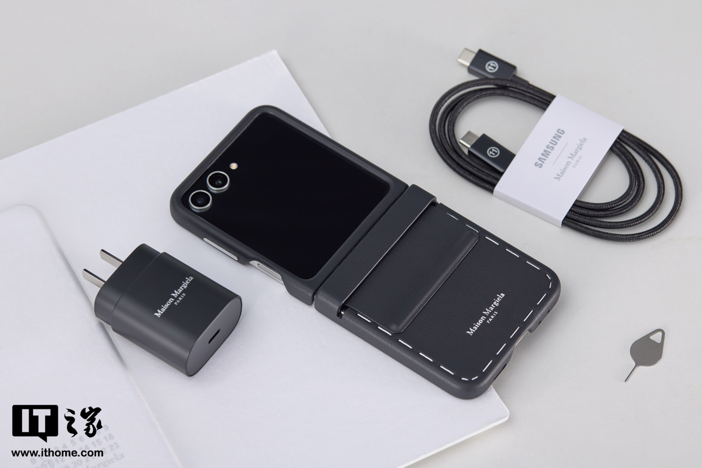 数字艺术先锋：三星 Galaxy Z Flip5 Maison Margiela 限量版手机图赏