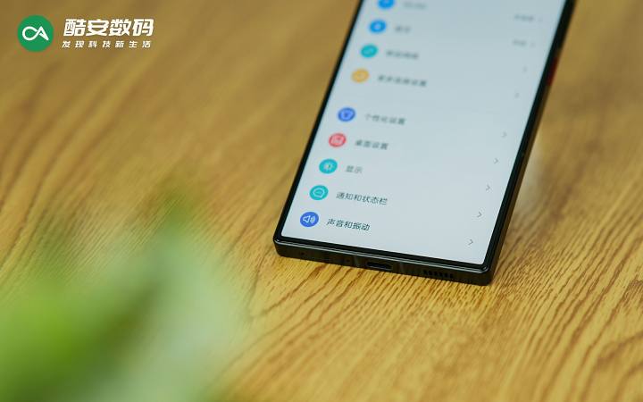 努比亚 Z50 Ultra 「夜海」· 真机图赏】