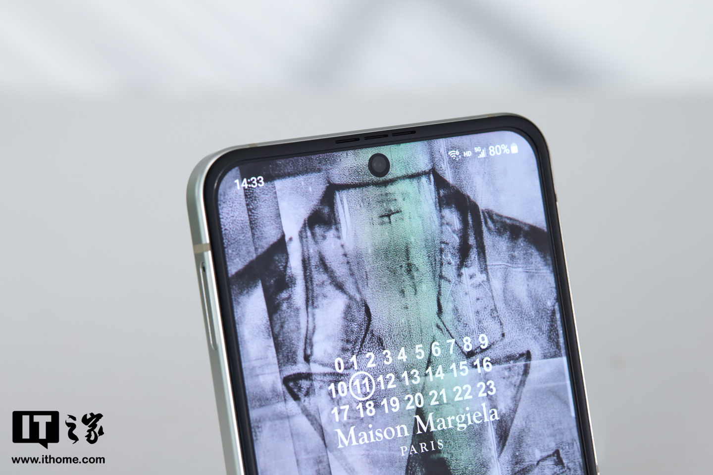 数字艺术先锋：三星 Galaxy Z Flip5 Maison Margiela 限量版手机图赏