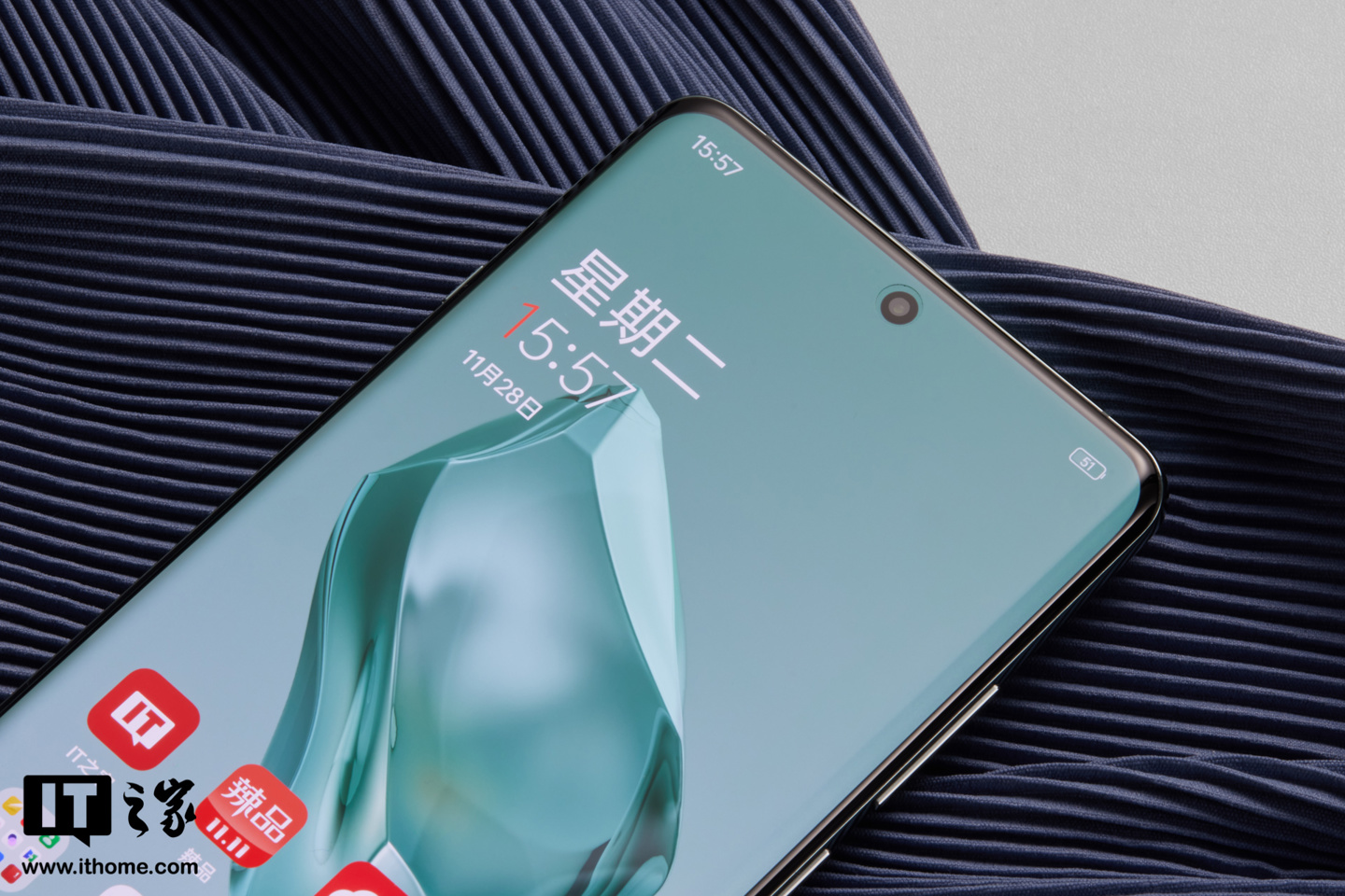 一加 12「苍绿」图赏：时间中汲取灵感，复刻高级腕表设计