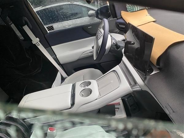 硬刚理想 MEGA 小鹏纯电 MPV 车型 X9 设计草稿公布：赛博未来风