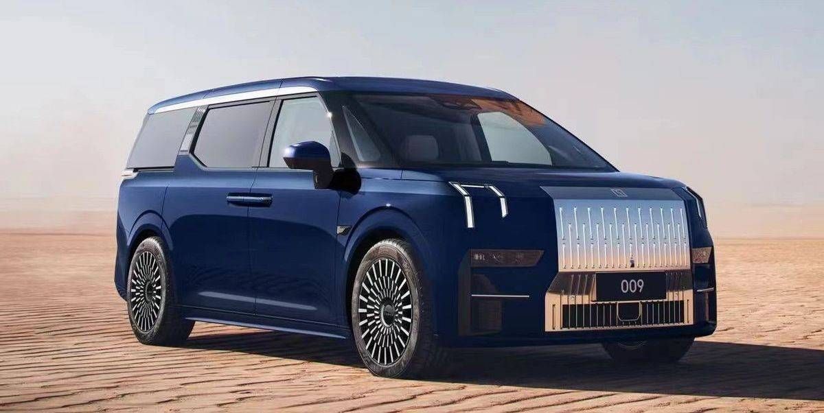3202 年了，国产 MPV 还没有走出「埃尔法」的阴影