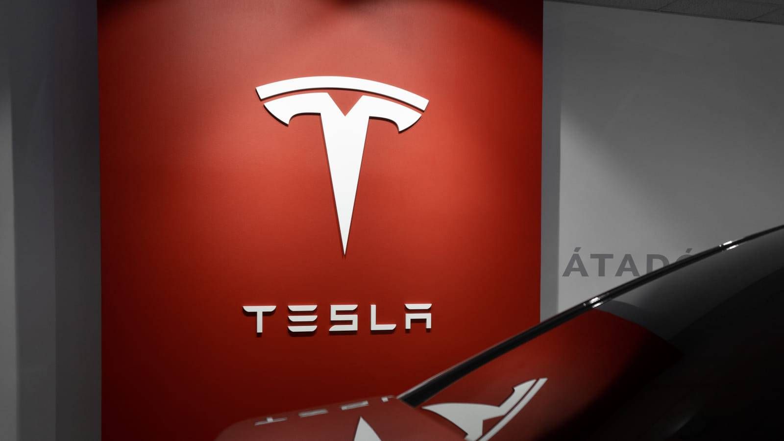 新 Model 3 今日开售，Cybertruck 下月交付，可特斯拉居然卖不动了？