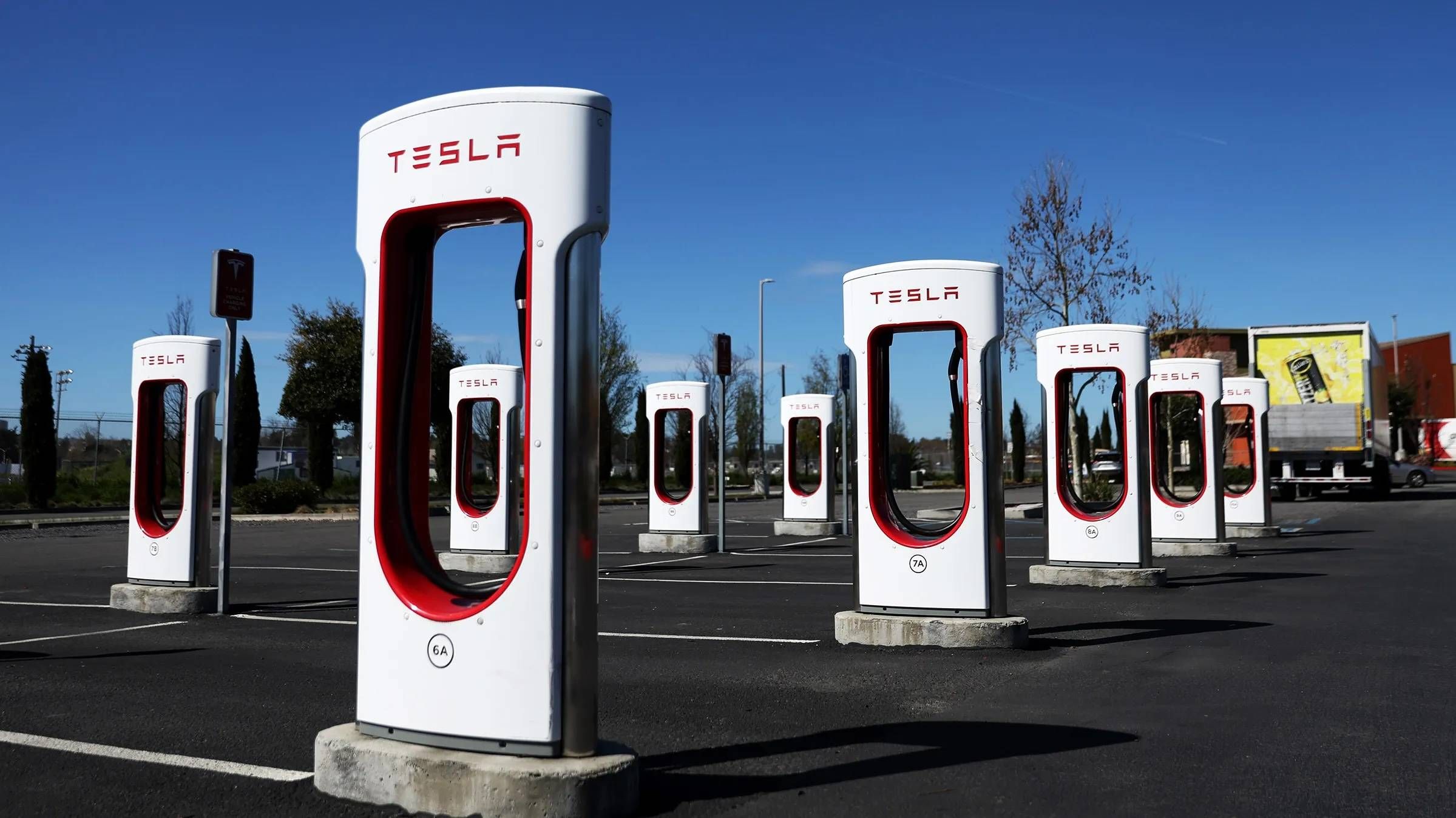 新 Model 3 今日开售，Cybertruck 下月交付，可特斯拉居然卖不动了？