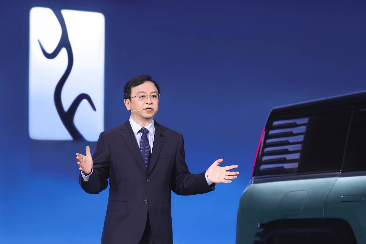 仰望 U8 售价公布：109.8 万元，给你纯电时代的「V12」