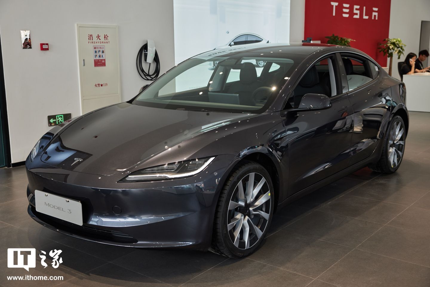时隔 7 年首次大改款！特斯拉 Model 3 焕新版实拍