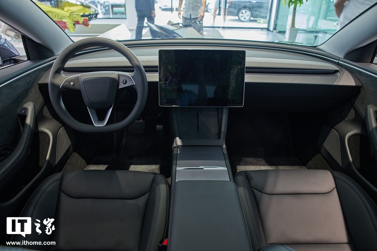时隔 7 年首次大改款！特斯拉 Model 3 焕新版实拍