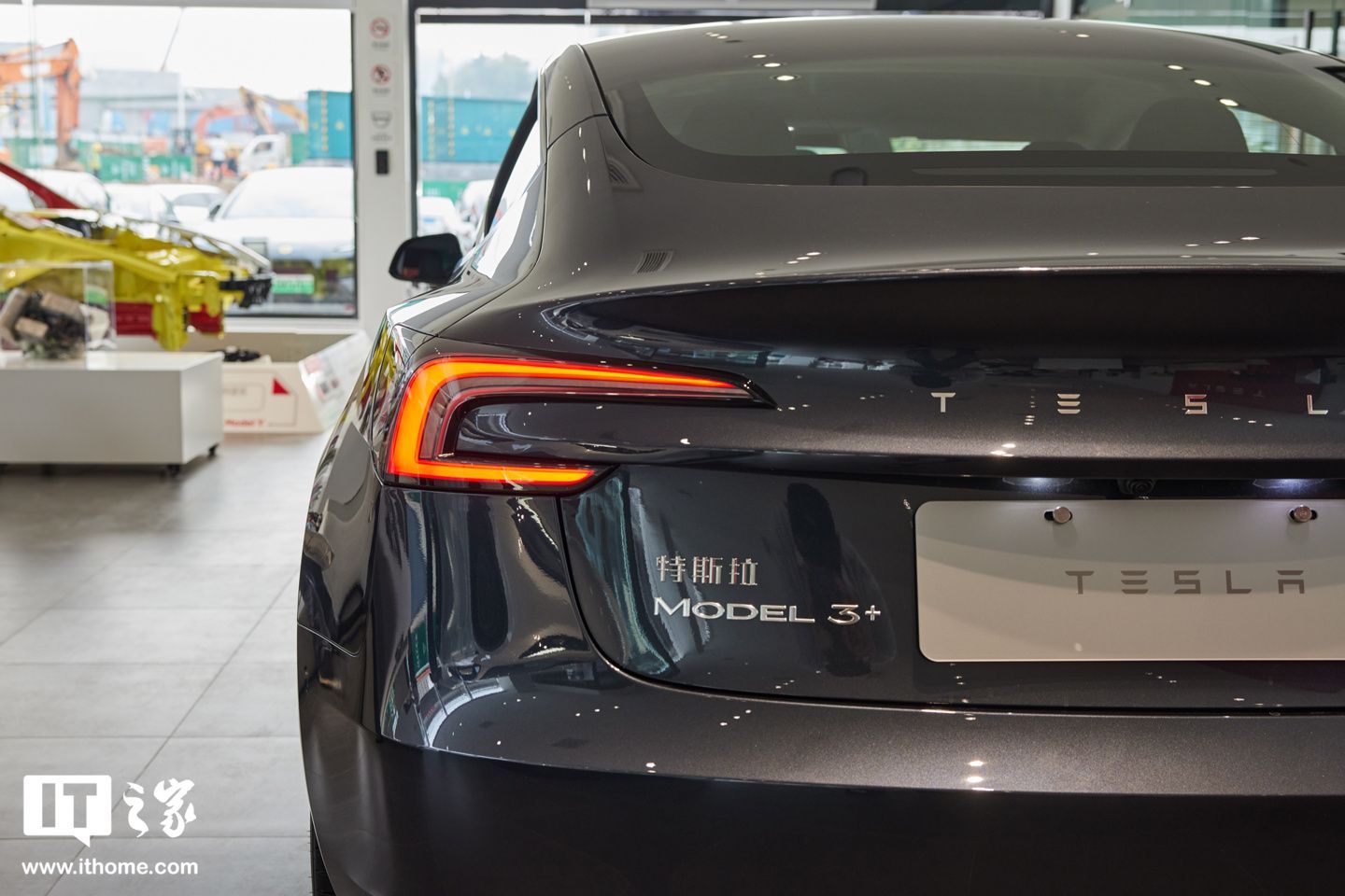 时隔 7 年首次大改款！特斯拉 Model 3 焕新版实拍
