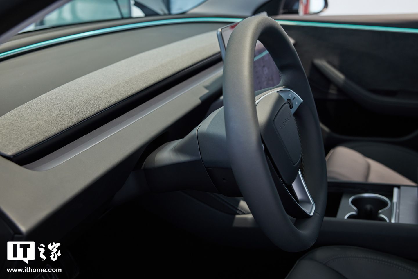 时隔 7 年首次大改款！特斯拉 Model 3 焕新版实拍