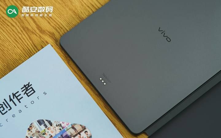 vivo X Flip「菱紫」· 真机图赏】