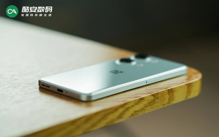 一加 Ace 2V 青釉 · 真机图赏】