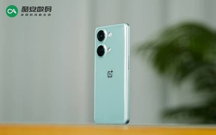 一加 Ace 2V 青釉 · 真机图赏】