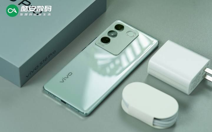 iQOO 11 传奇版 · 开箱图赏】