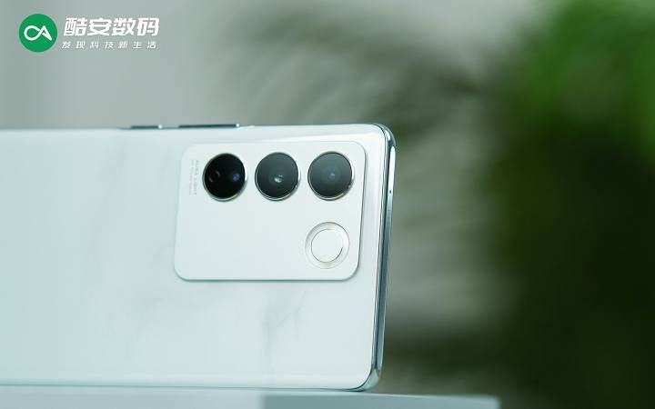 iQOO 11 传奇版 · 开箱图赏】