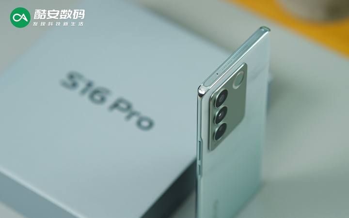 iQOO 11 传奇版 · 开箱图赏】