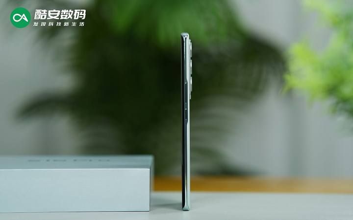 iQOO 11 传奇版 · 开箱图赏】