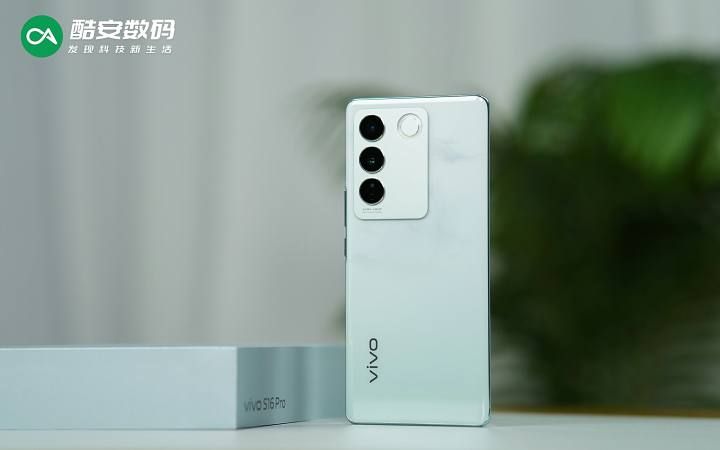 iQOO 11 传奇版 · 开箱图赏】