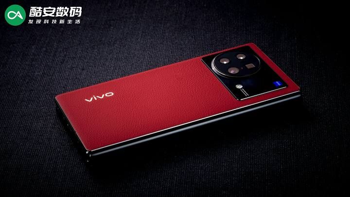 #酷安数码# vivo X Fold+ 华夏红 · 图赏】