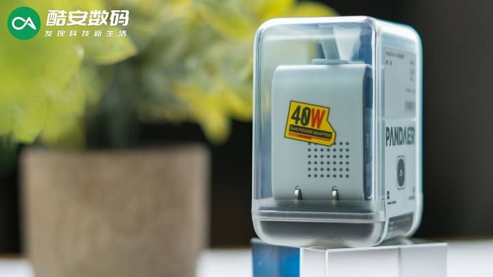 #酷安数码# PANDAER 40W AI 小电视潮充 · 图赏】