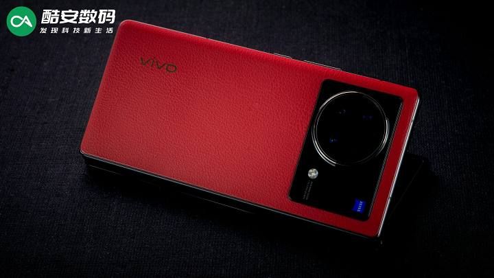 #酷安数码# vivo X Fold+ 华夏红 · 图赏】