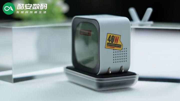 #酷安数码# PANDAER 40W AI 小电视潮充 · 图赏】