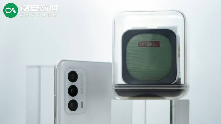 #酷安数码# PANDAER 40W AI 小电视潮充 · 图赏】