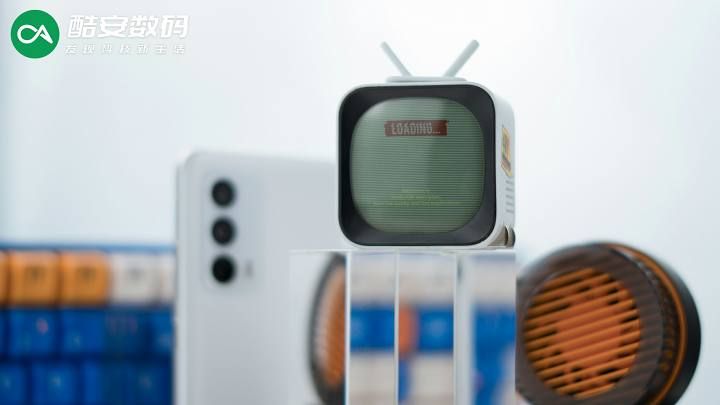 #酷安数码# PANDAER 40W AI 小电视潮充 · 图赏】