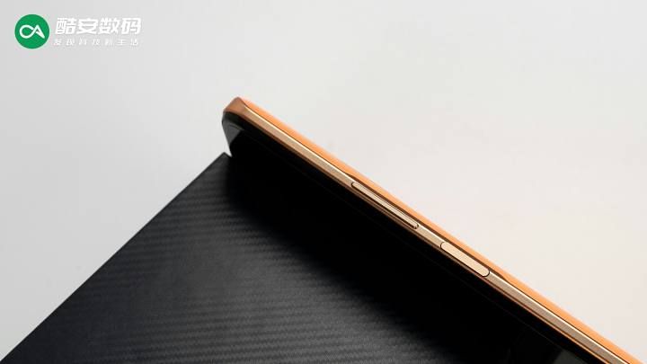 魅蓝 Blus 2 主动降噪耳机·图赏】