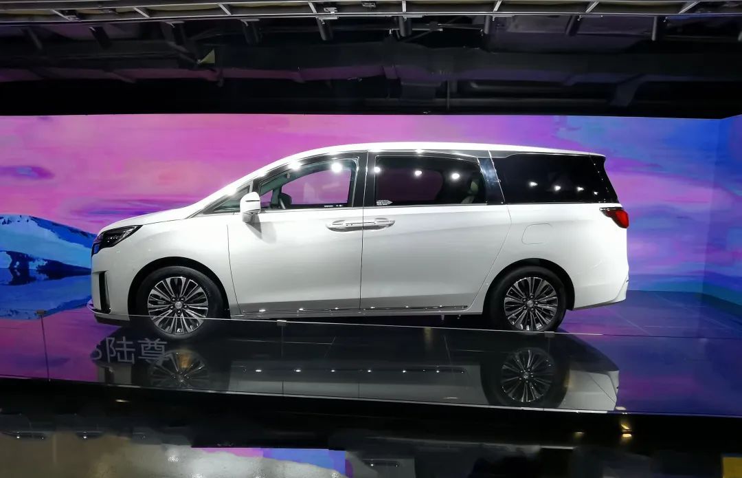 又大又丑的 MPV「保姆车」， 成了车企的新战场