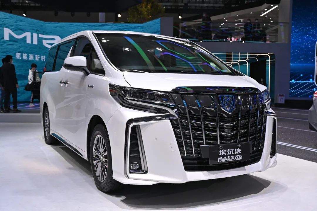 又大又丑的 MPV「保姆车」， 成了车企的新战场