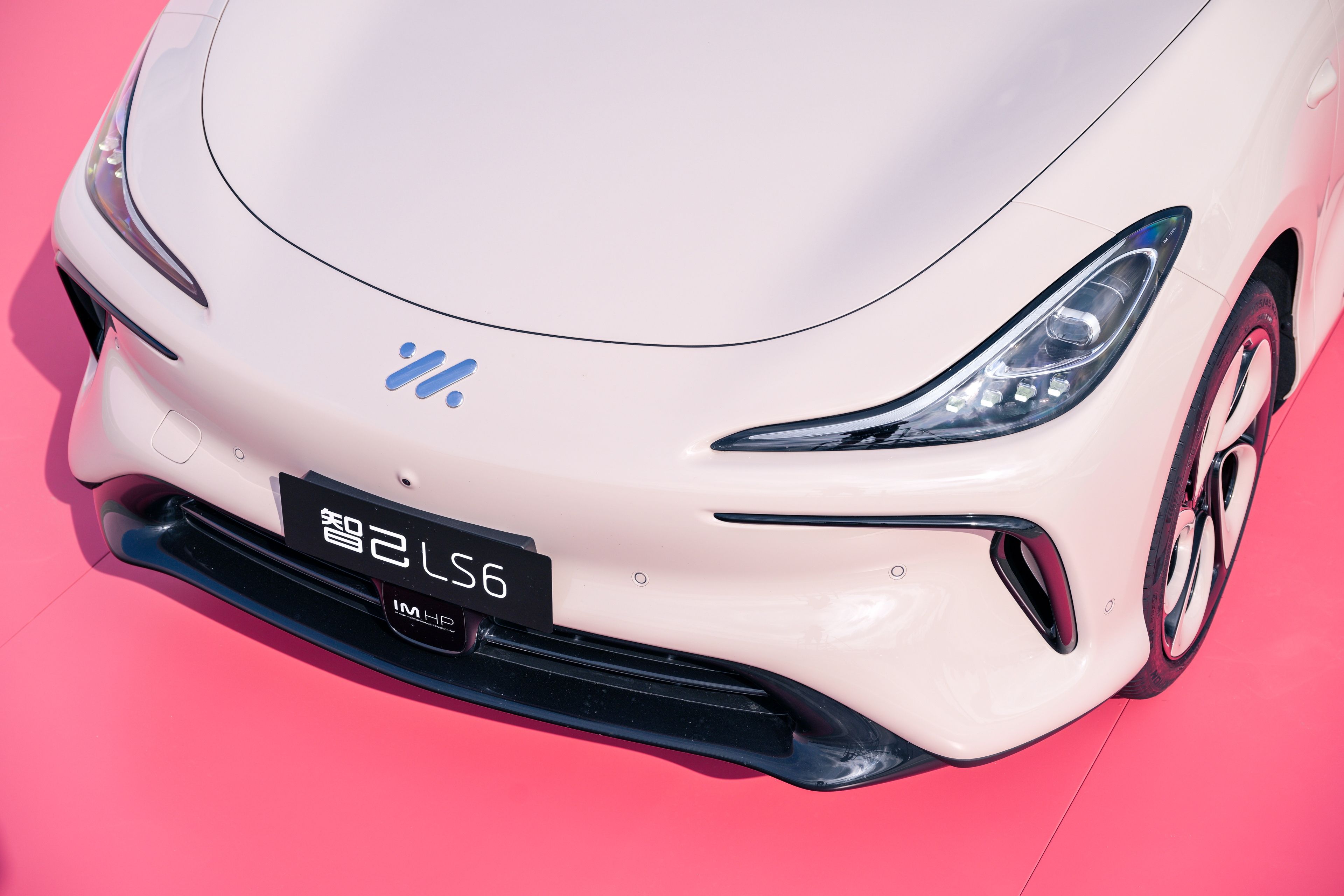 3.48 秒「破百」的纯电 SUV，差点把我送走