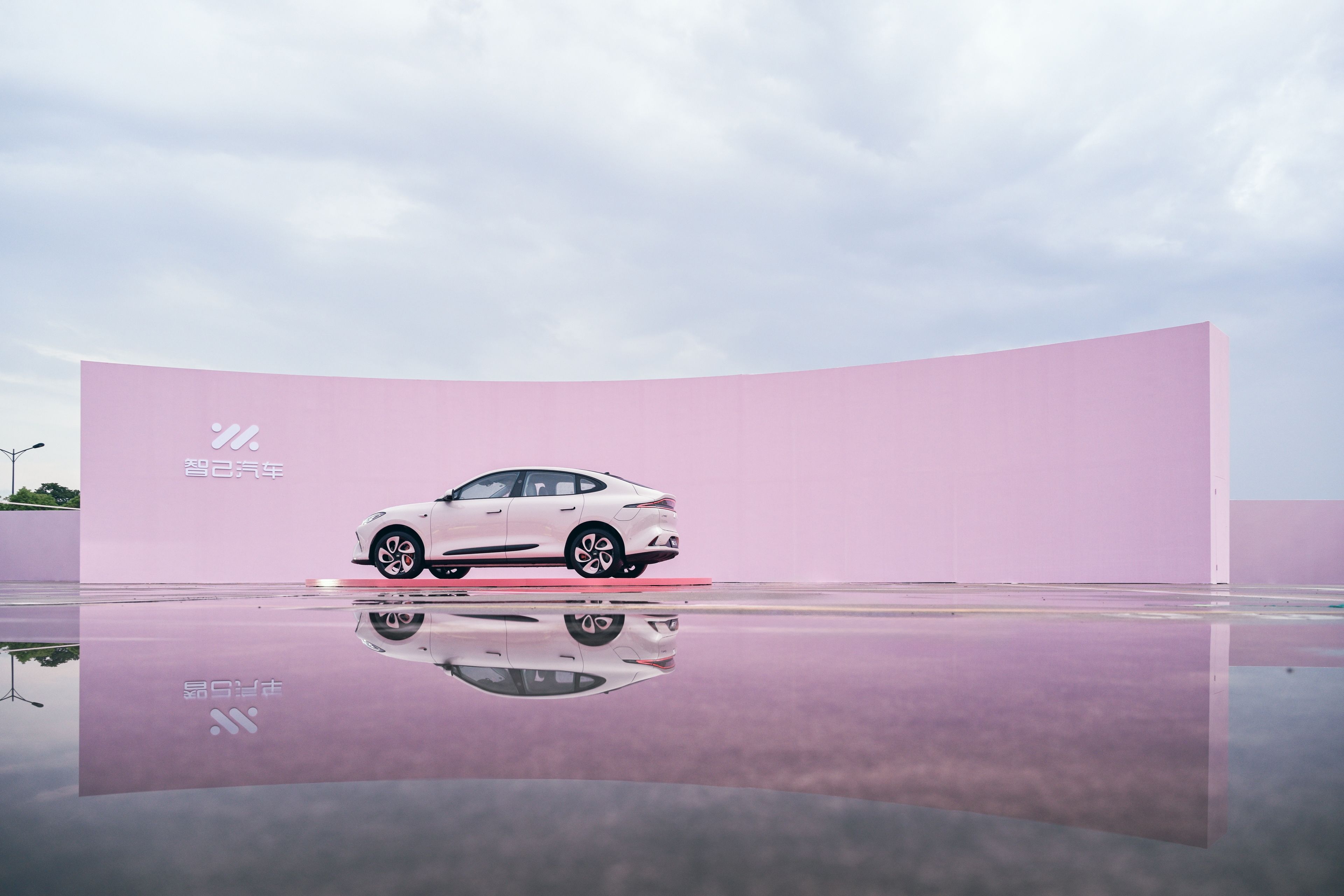 3.48 秒「破百」的纯电 SUV，差点把我送走