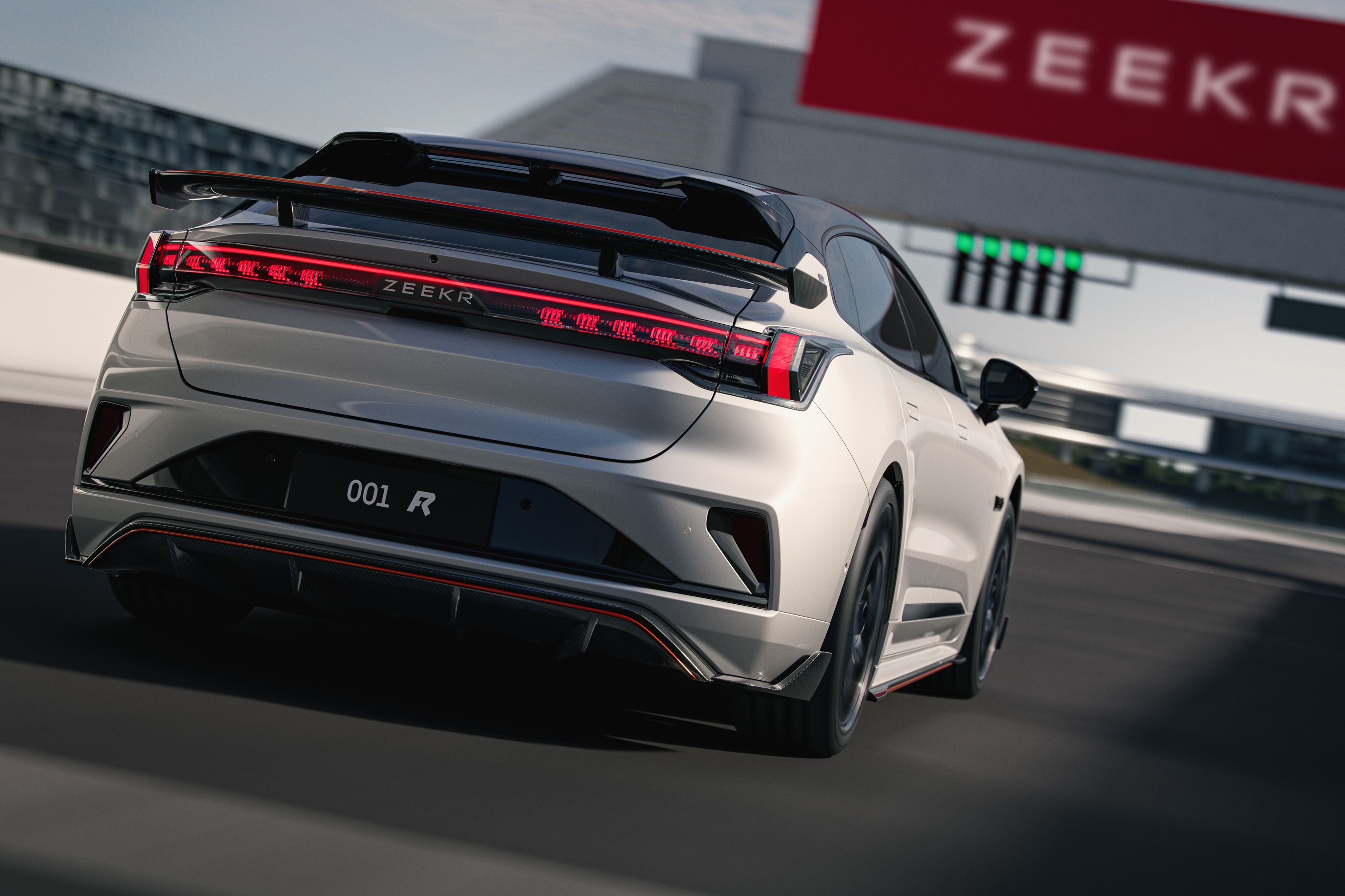 硬刚特斯拉 Model S，极氪秀出了「三板斧」