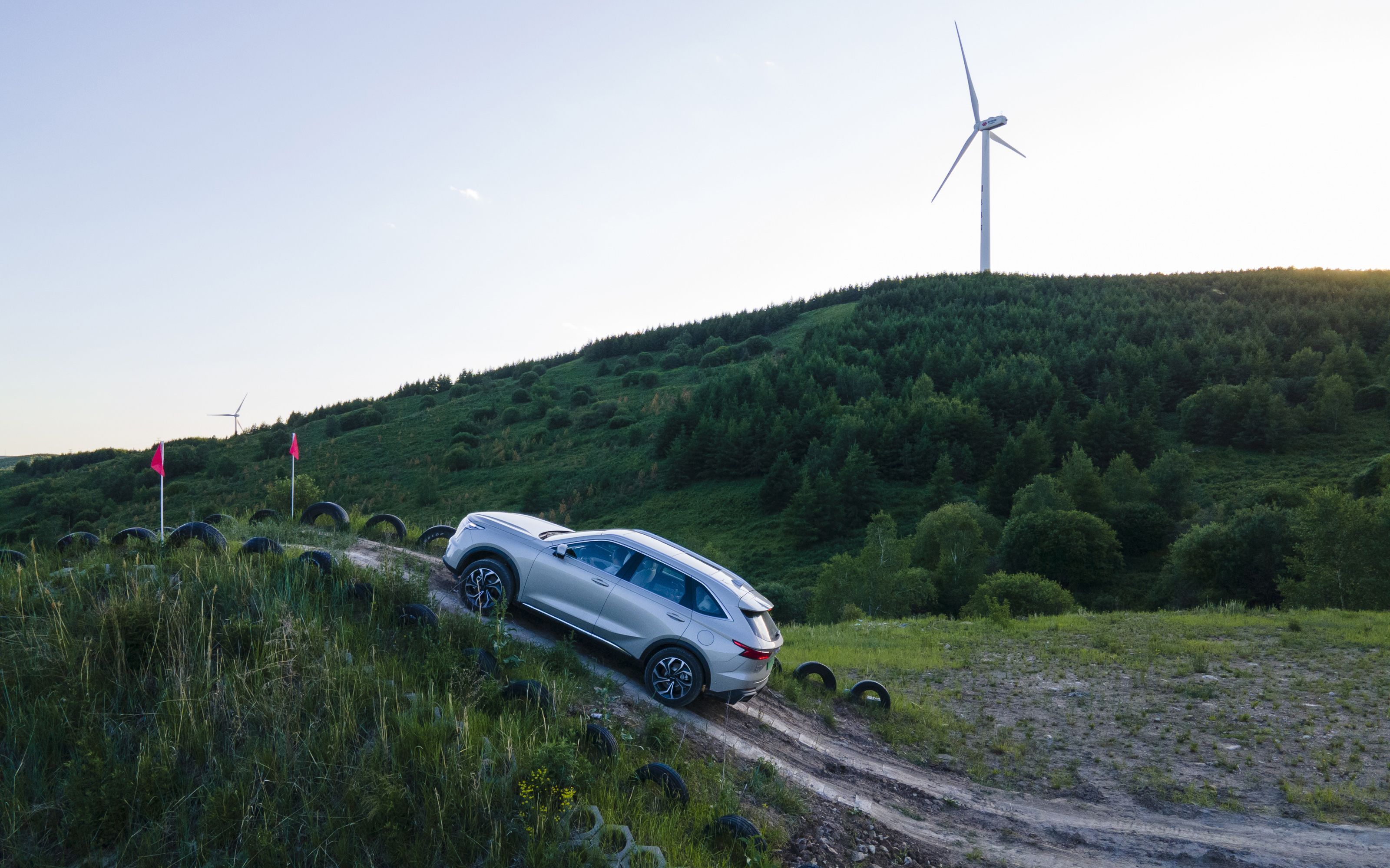四驱混动SUV，「卷」进17万区间