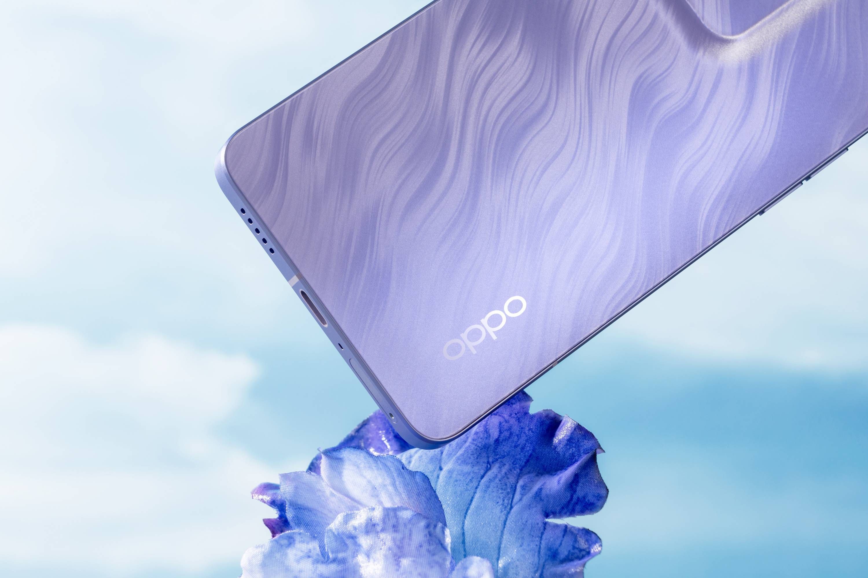 源自鸢尾的花仙紫，是 OPPO 的夏日特调