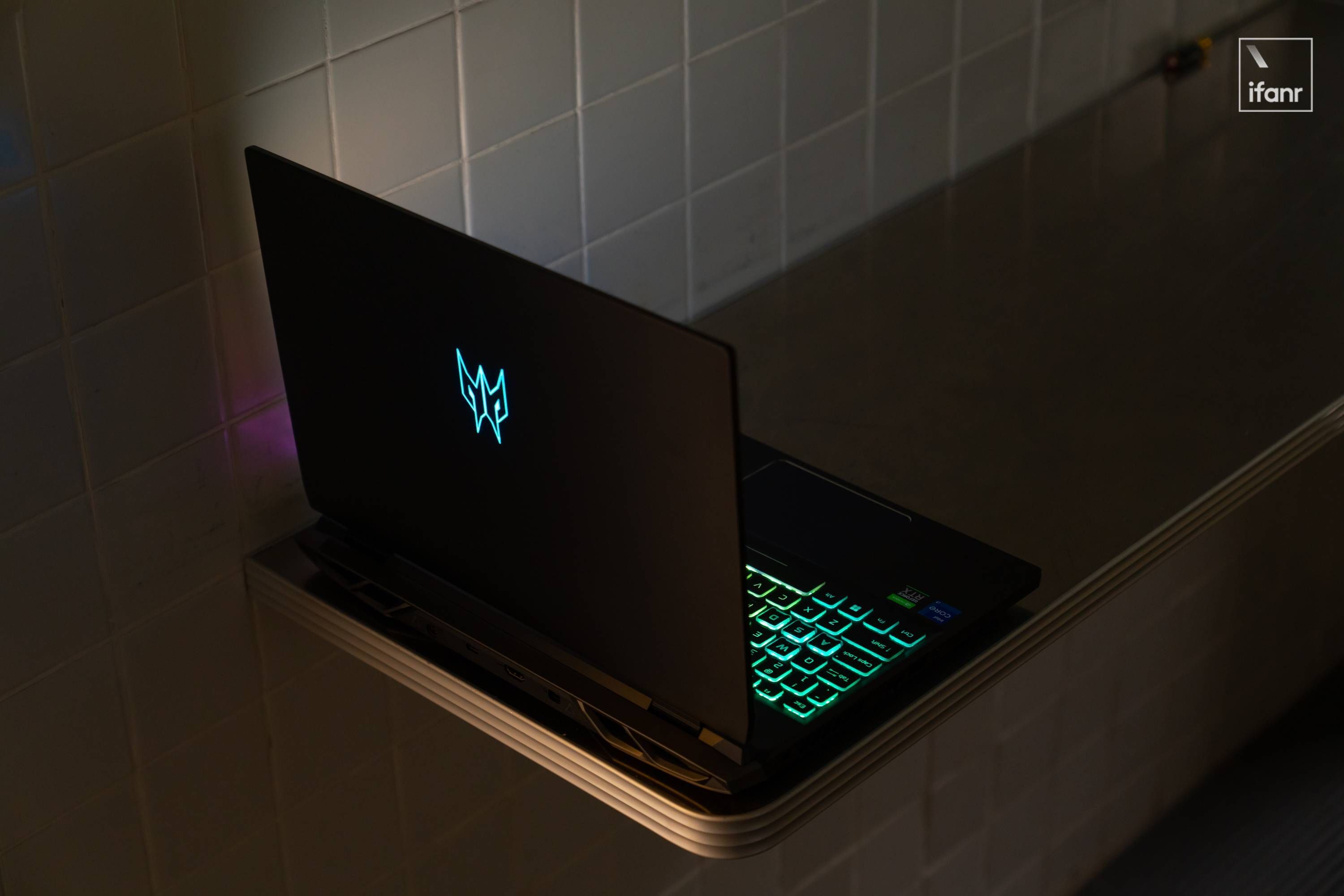 Acer 掠夺者战斧 300 游戏本体验：标压 12 代酷睿 i7 提升明显