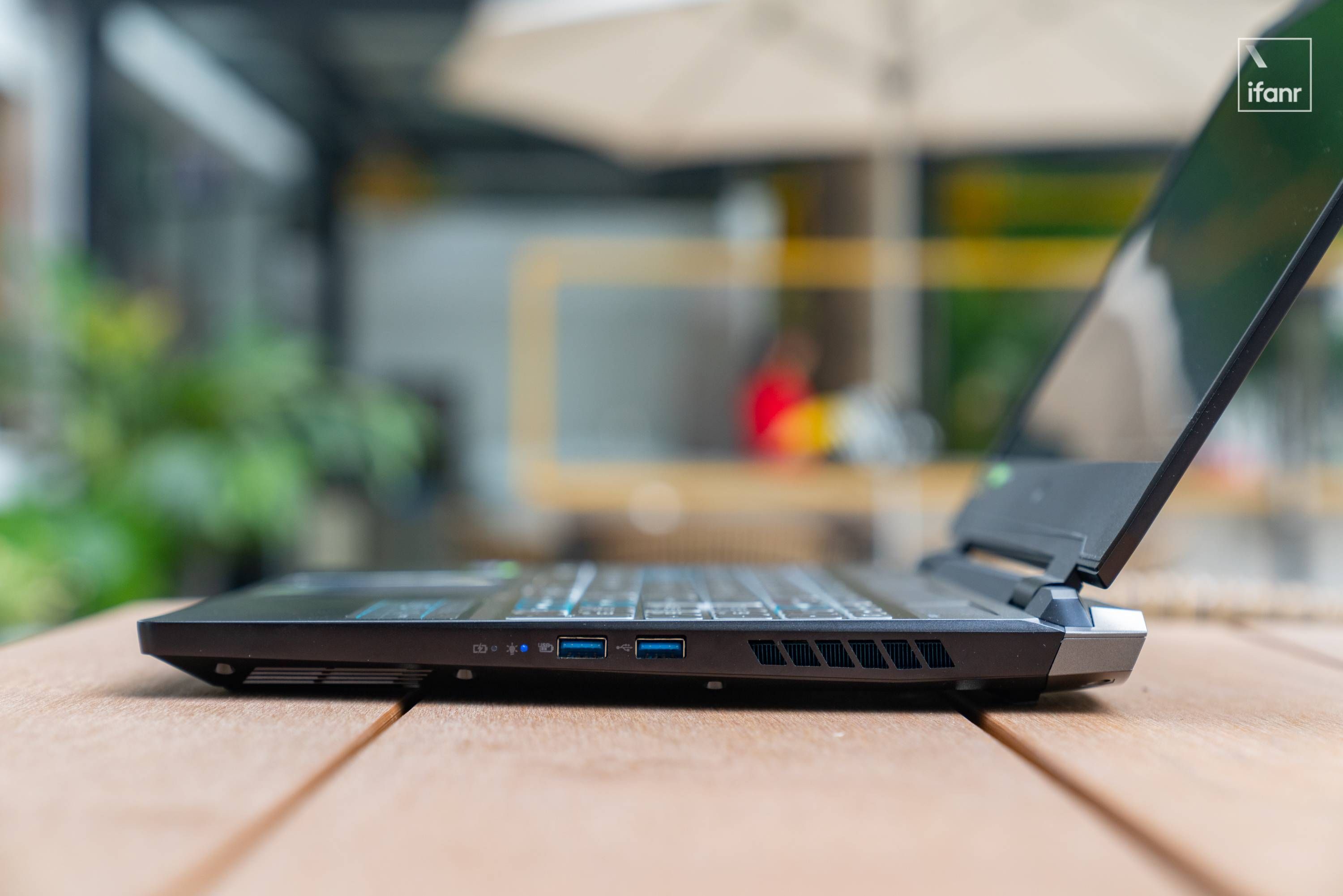 Acer 掠夺者战斧 300 游戏本体验：标压 12 代酷睿 i7 提升明显