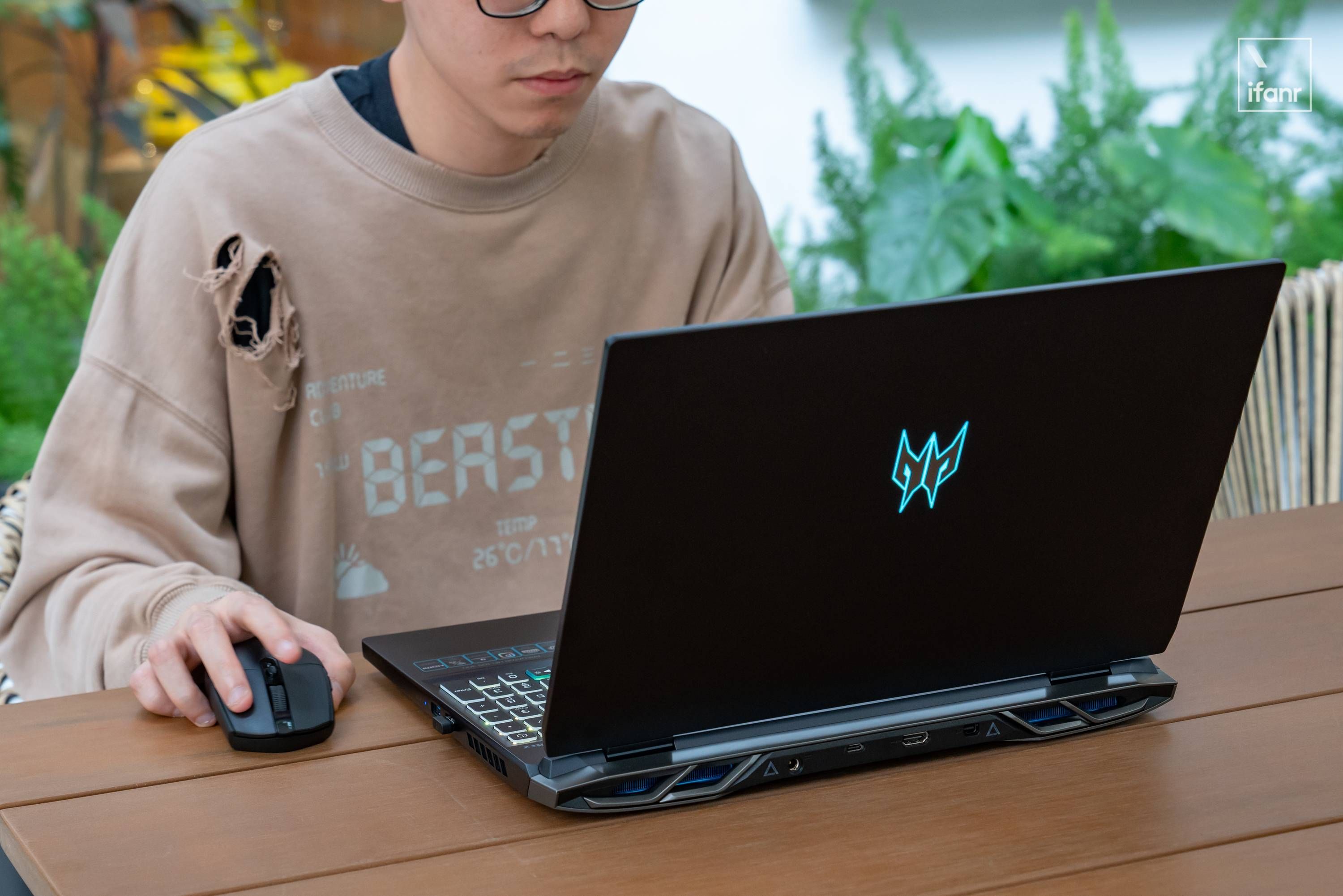 Acer 掠夺者战斧 300 游戏本体验：标压 12 代酷睿 i7 提升明显