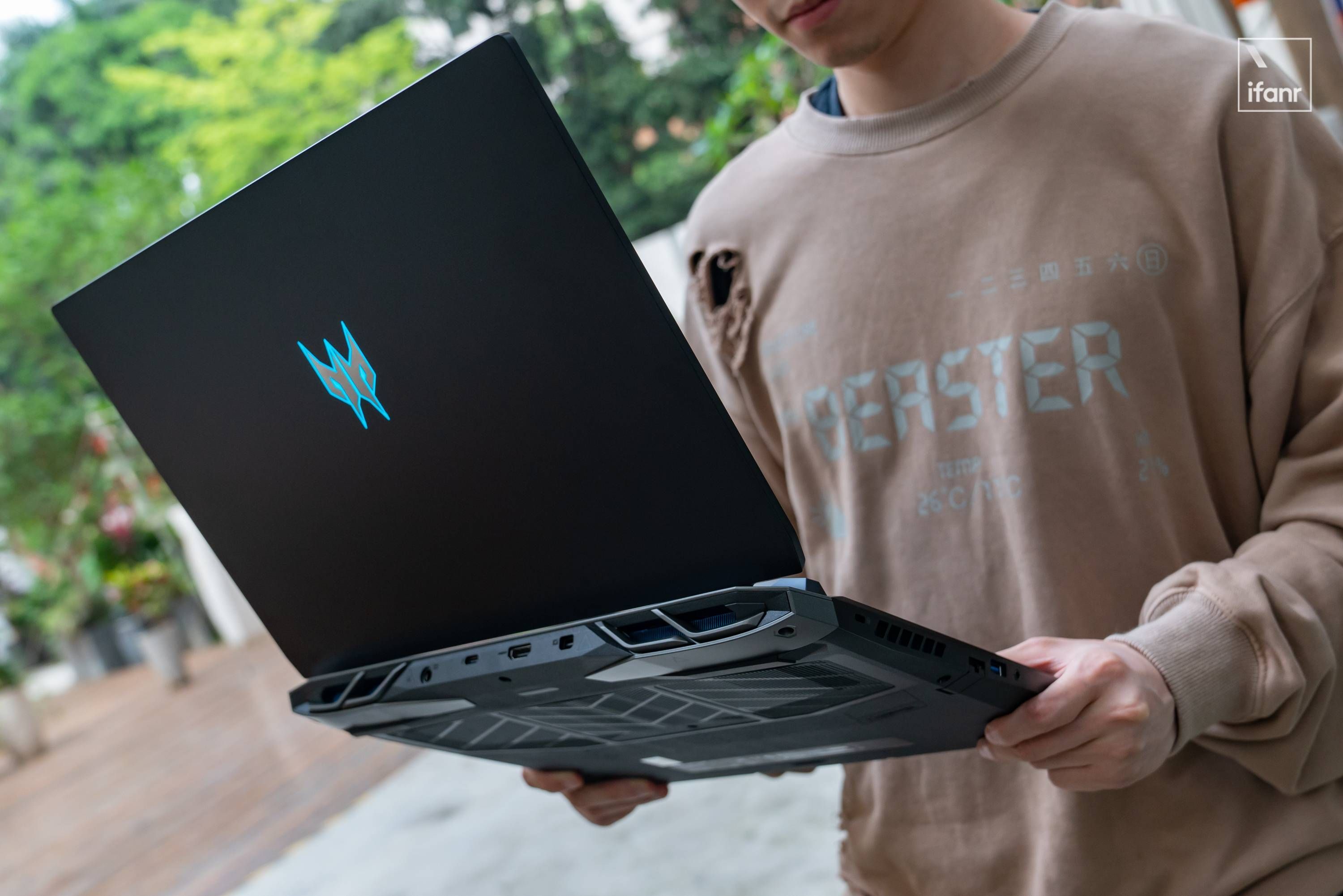 Acer 掠夺者战斧 300 游戏本体验：标压 12 代酷睿 i7 提升明显