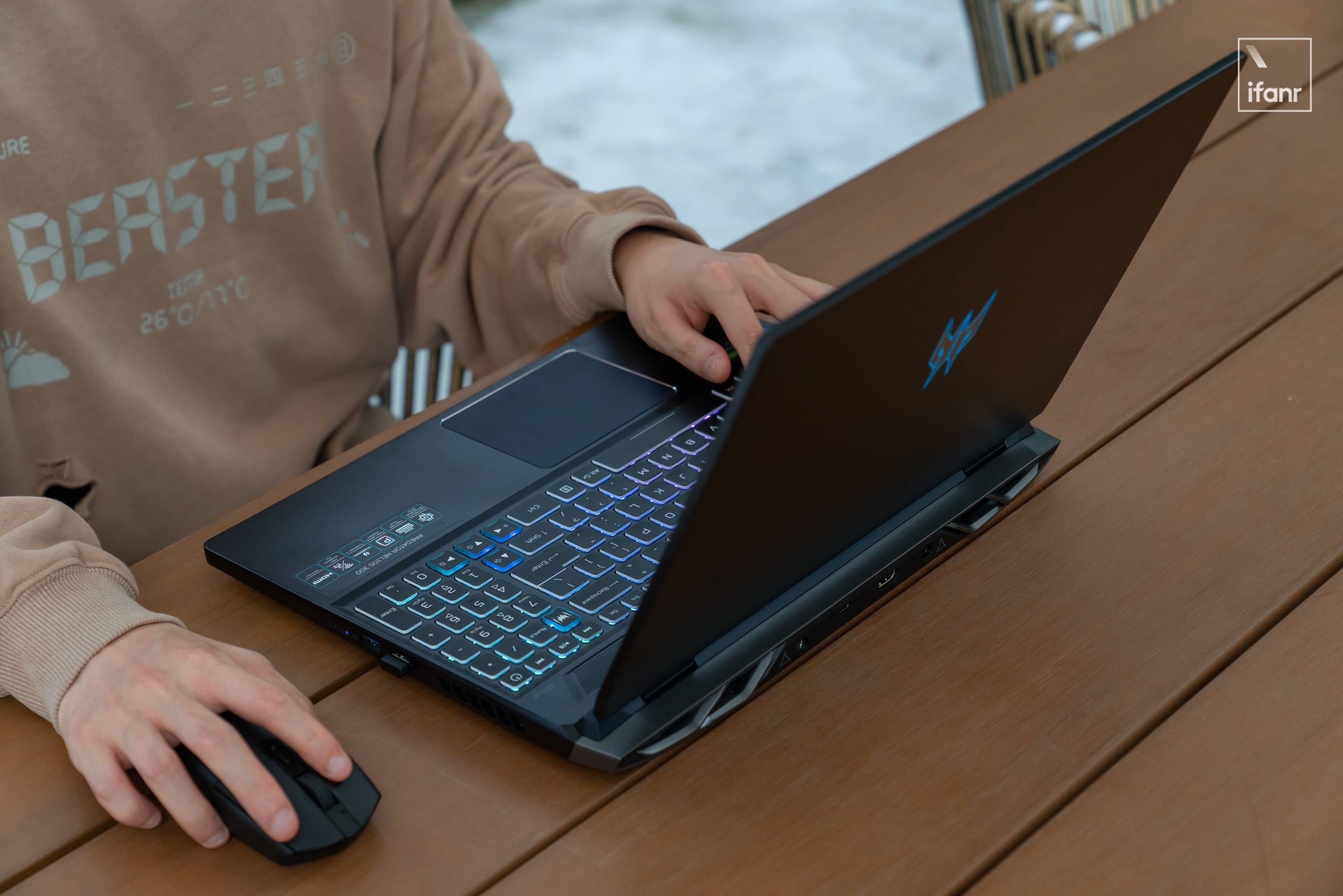 Acer 掠夺者战斧 300 游戏本体验：标压 12 代酷睿 i7 提升明显