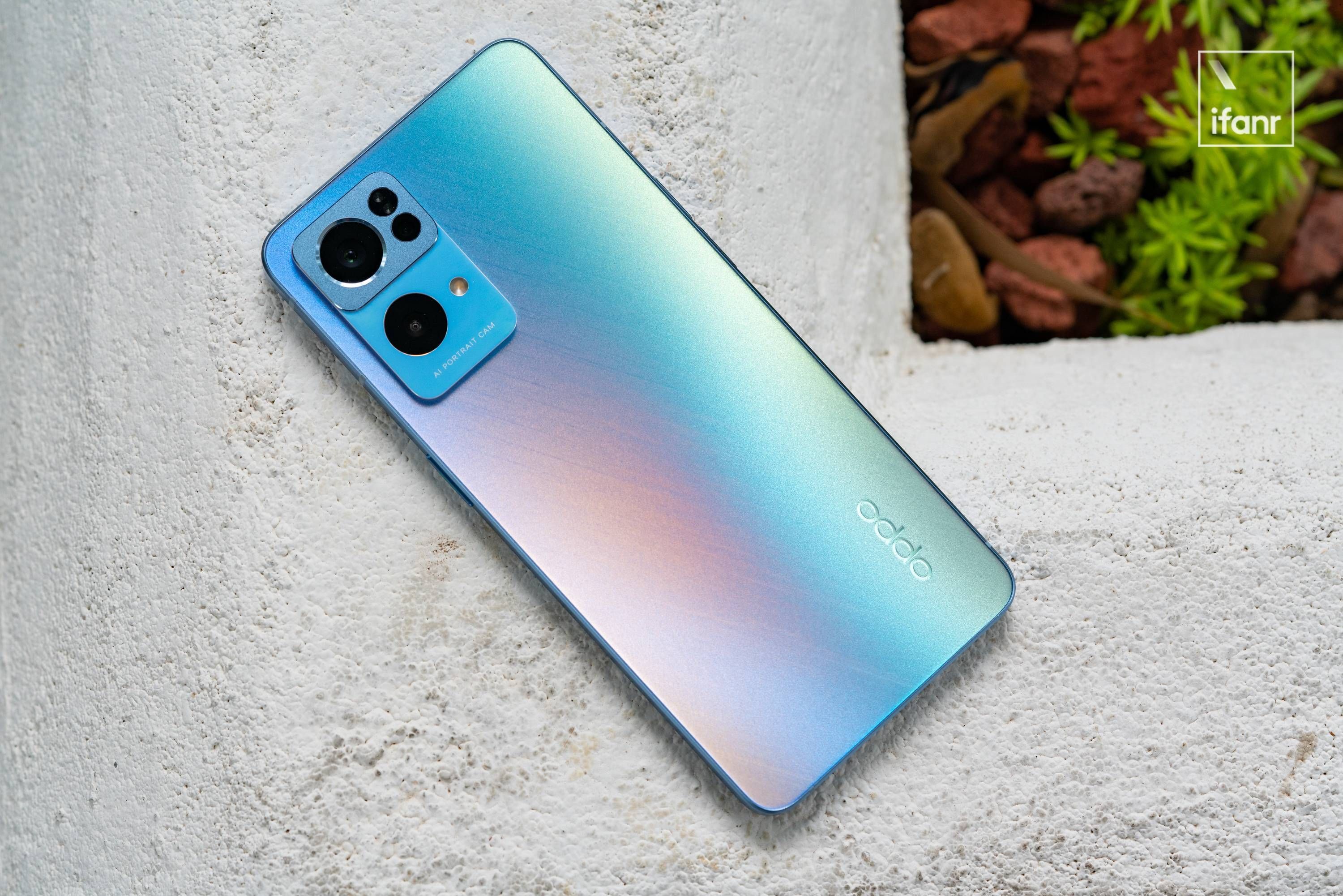 OPPO Reno7 Pro 评测：超感光猫眼镜头会发光