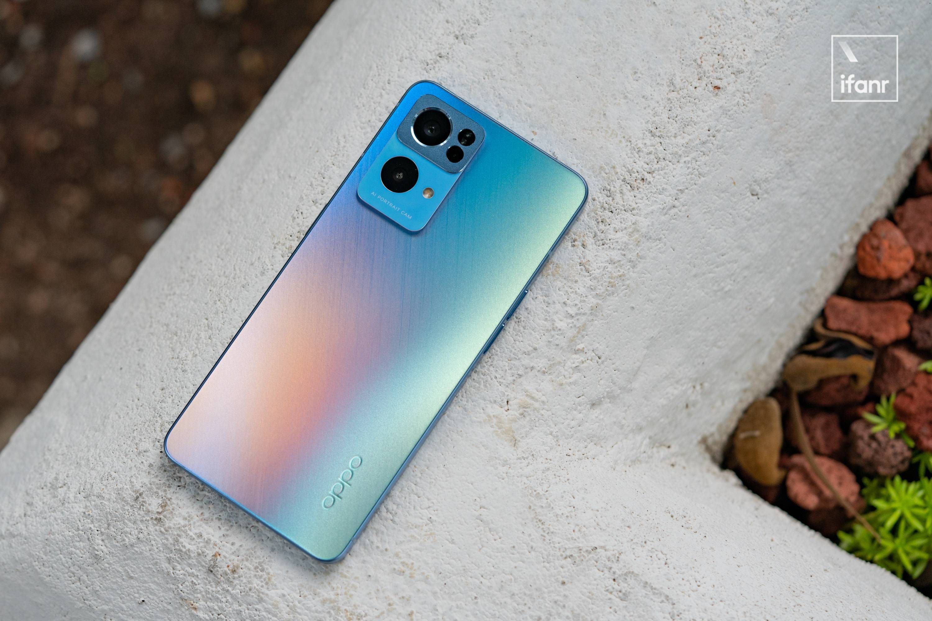 OPPO Reno7 Pro 评测：超感光猫眼镜头会发光