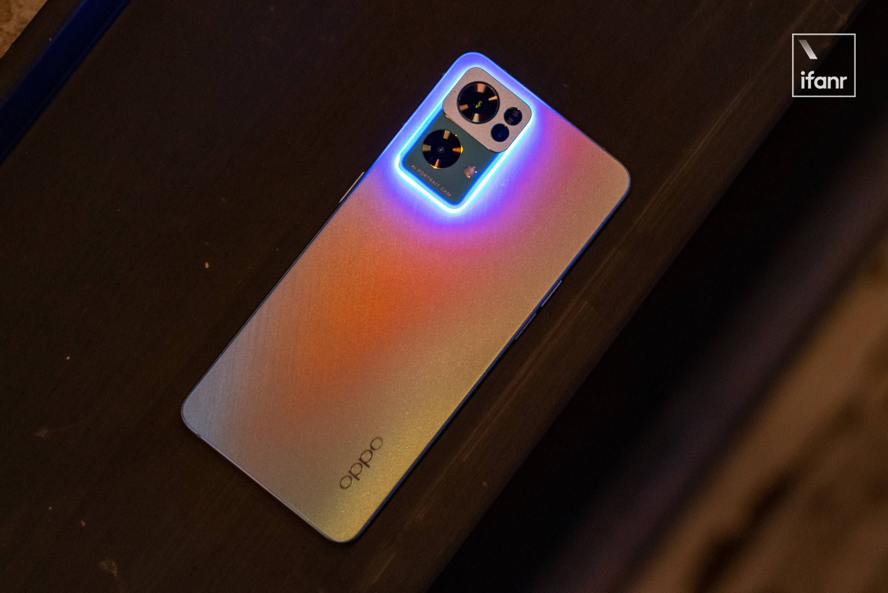 OPPO Reno7 Pro 评测：超感光猫眼镜头会发光