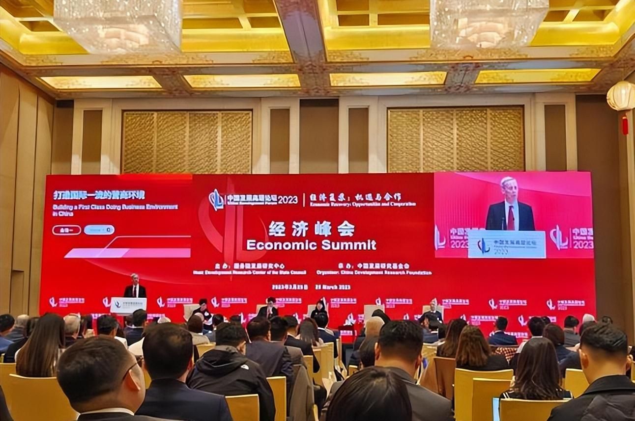 芯片巨头傲气不再？ASML老板喊话：愿意与中国合作推动芯片发展 