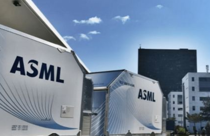 芯片巨头傲气不再？ASML老板喊话：愿意与中国合作推动芯片发展 