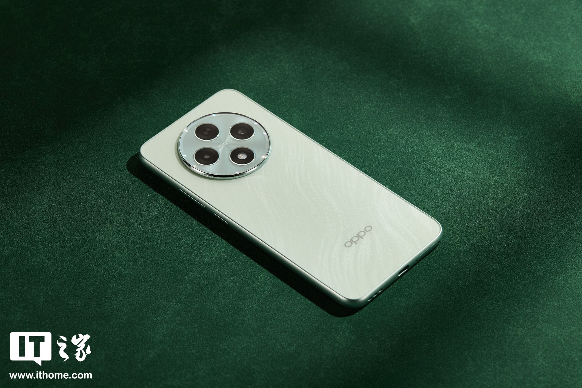 OPPO A3 山绿版，华丽的山绿色外观及出色的耐磨性能
