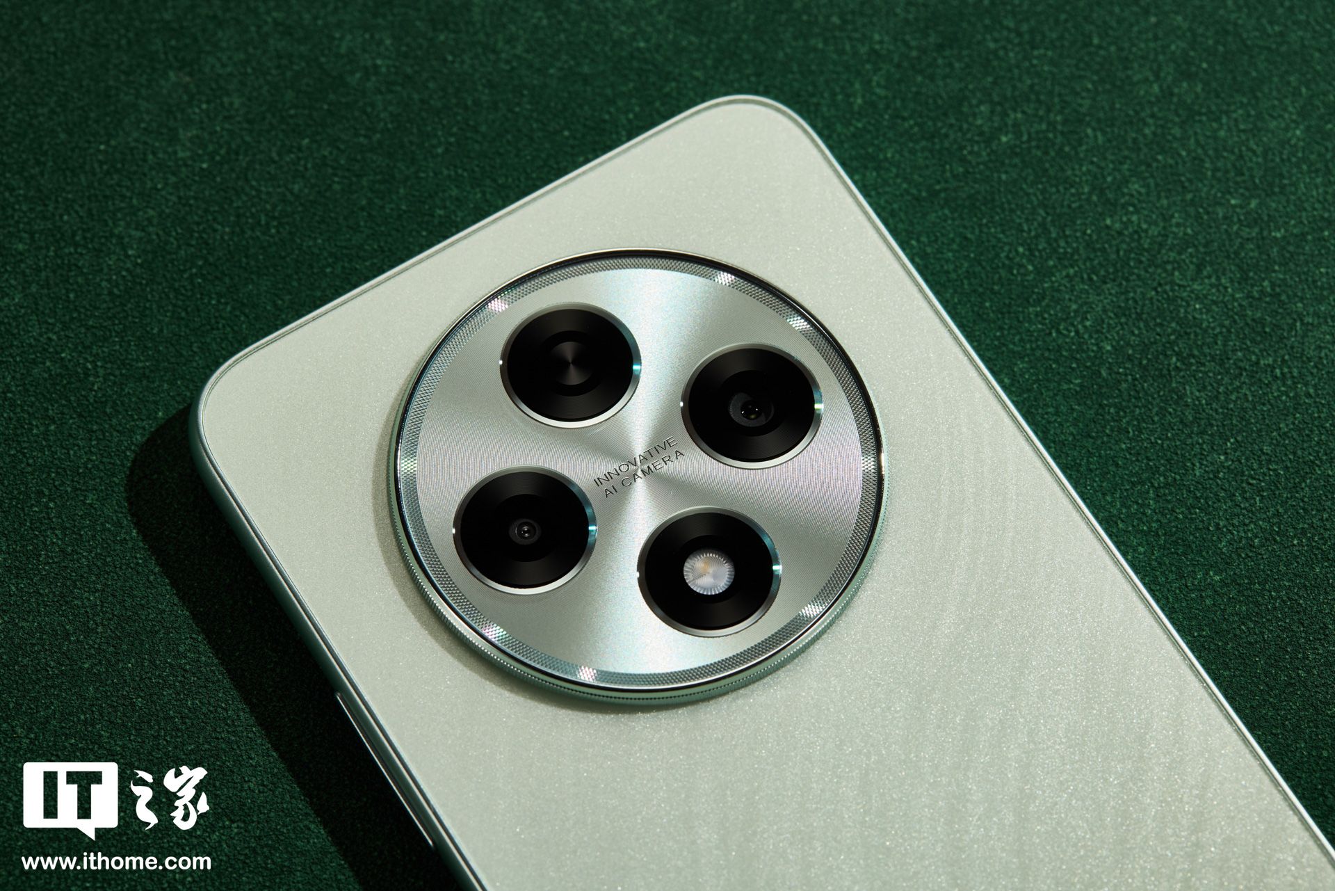 OPPO A3 山绿版，华丽的山绿色外观及出色的耐磨性能