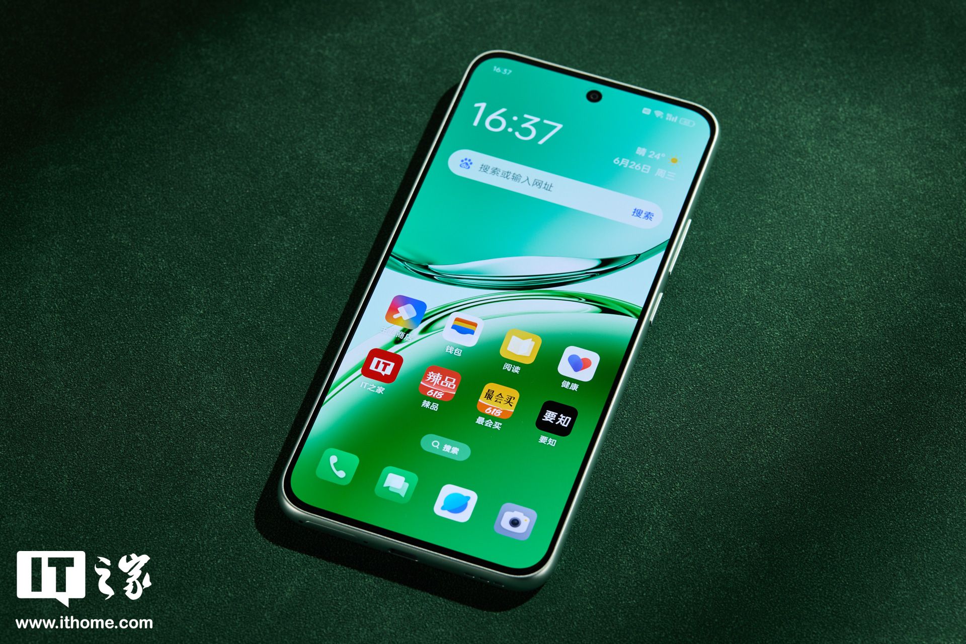 OPPO A3 山绿版，华丽的山绿色外观及出色的耐磨性能