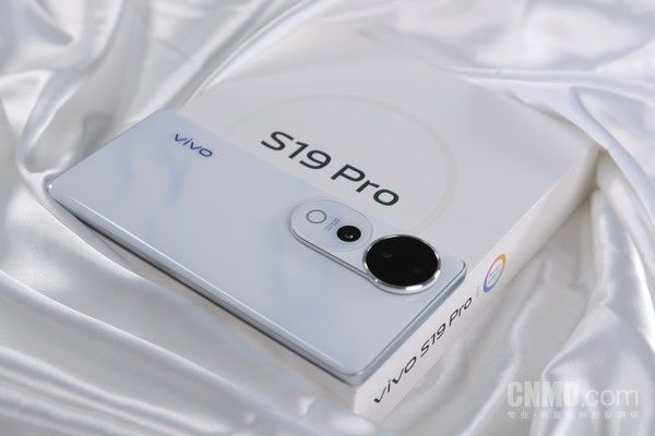 独特东方美学设计，Vivo S19 Pro的全焦人像摄影亮点